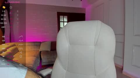 Snapshot of sarah_stonne_ chatting on September 9, 7:58 pm Sarah online show from September 9, 7:58 pm
