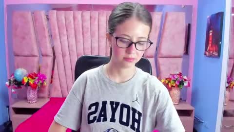 Snapshot of sarah_sweett_ chatting on October 7, 2:13 pm Sarah online show from October 7, 2:13 pm