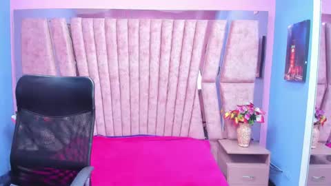 Snapshot of sarah_sweett_ chatting on October 6, 1:18 pm Sarah online show from October 6, 1:18 pm