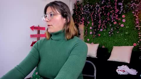 Sarah Deyvis online show from November 5, 4:20 pm