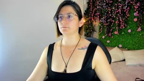 Sarah Deyvis online show from December 18, 3:29 pm