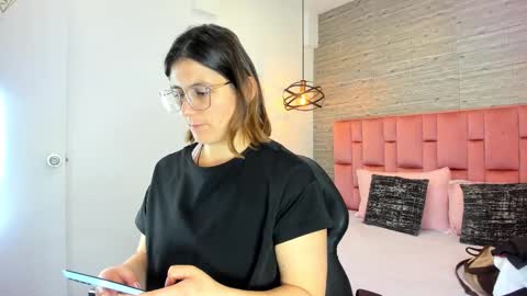 Snapshot of sarahdeyvis chatting on September 28, 2:37 pm Sarah Deyvis online show from September 28, 2:37 pm