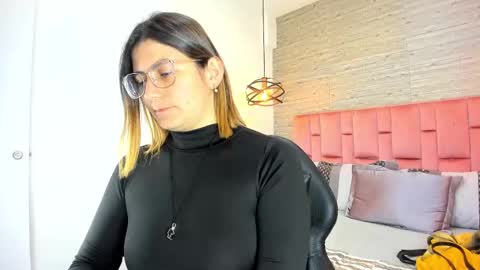 Snapshot of sarahdeyvis chatting on October 17, 5:17 pm Sarah Deyvis online show from October 17, 5:17 pm