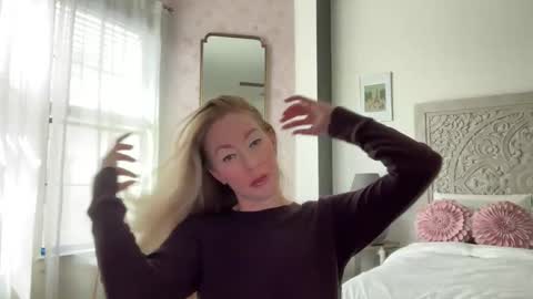 Sarah online show from April 30, 5:51 pm