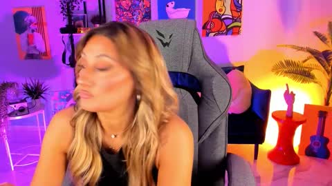 Snapshot of sarahholly chatting on September 20, 12:41 pm Divine Sarah NONUDE model online show from September 20, 12:41 pm