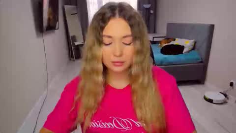 Sarah online show from February 11, 1:37 pm