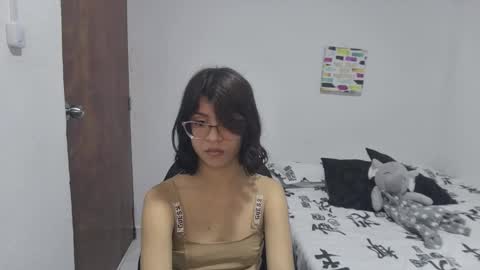 Snapshot of sarahsmitt chatting on September 13, 1:02 pm Sarah online show from September 13, 1:02 pm