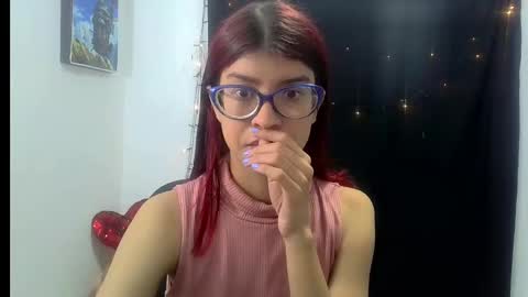 Snapshot of sarahsmitt chatting on February 19, 2:33 pm Sarah online show from February 19, 2:33 pm