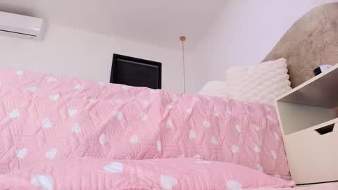 Sara  online show from November 6, 11:57 am