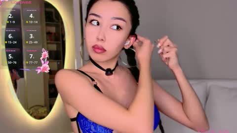 Mia online show from October 25, 11:53 am