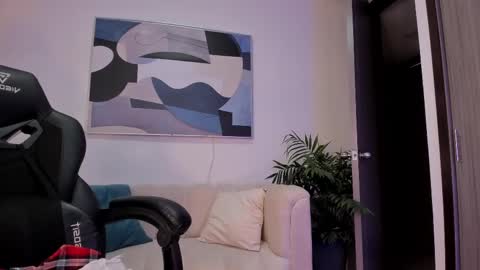 Snapshot of saraparkerx chatting on March 2, 12:31 am I am Sara online show from March 2, 12:31 am
