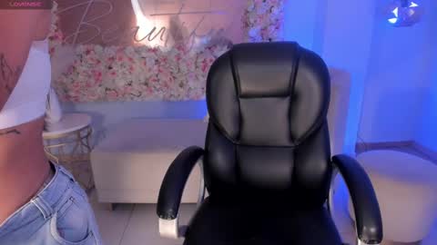 Sara Winstone online show from March 2, 11:29 am