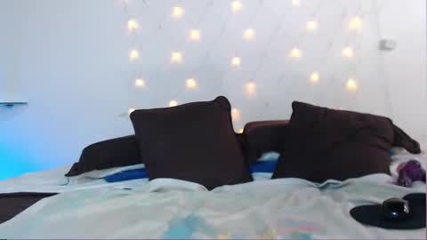 Snapshot of saray__jones chatting on February 18, 2:27 pm saray__jones online show from February 18, 2:27 pm