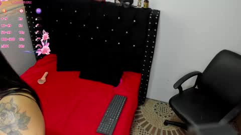 Snapshot of saraymoorex_ chatting on February 25, 8:32 pm Saray online show from February 25, 8:32 pm
