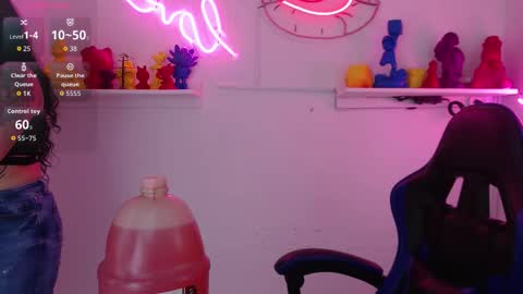 Sari  online show from February 1, 7:44 pm