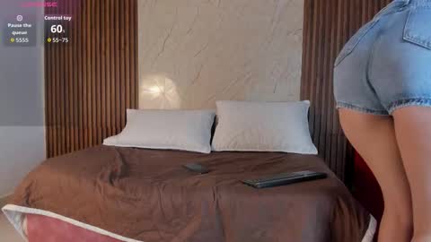  SARIYA Y ALEXIS  online show from February 7, 11:35 am