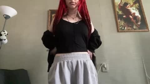 Mia online show from May 9, 4:02 pm