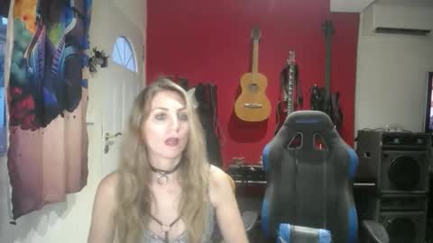 Snapshot of saruandjay chatting on September 24, 5:52 pm Giselle and Jay online show from September 24, 5:52 pm