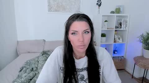 Snapshot of sasha_miro chatting on September 19, 2:05 am Sasha Miro online show from September 19, 2:05 am