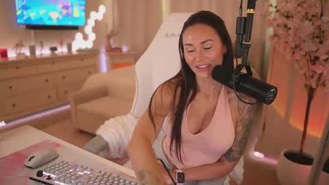 sashawest_official online show from April 14, 4:10 pm