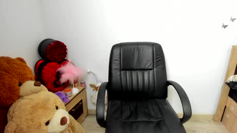 sassytiff online show from February 22, 1:58 pm