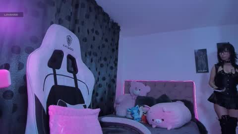    im expecting 300 thumbs up on my altar online show from September 21, 11:31 pm