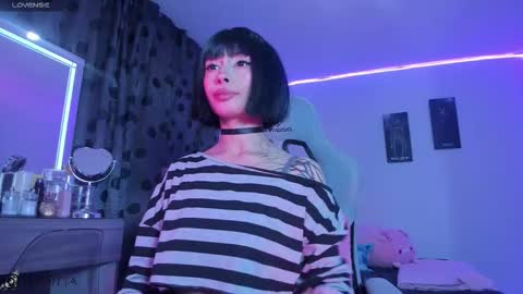    im expecting 300 thumbs up on my altar online show from September 29, 11:15 pm