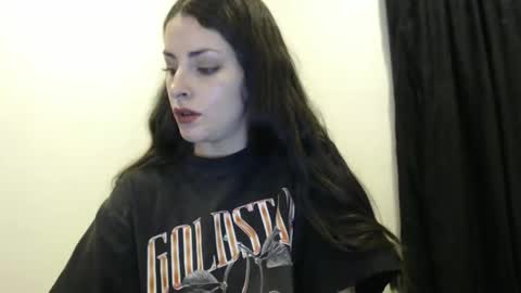 Snapshot of satansbabenia_v chatting on February 10, 1:03 am Nia online show from February 10, 1:03 am