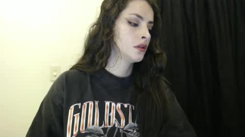 Snapshot of satansbabenia_v chatting on February 22, 11:24 pm Nia online show from February 22, 11:24 pm