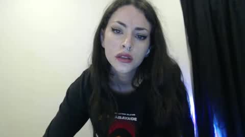 Snapshot of satansbabenia_v chatting on March 1, 11:26 pm Nia online show from March 1, 11:26 pm