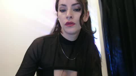 Snapshot of satansbabenia_v chatting on January 11, 1:16 am Nia online show from January 11, 1:16 am