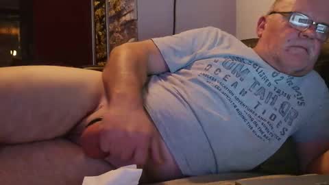 saugeil123 online show from December 3, 10:10 pm