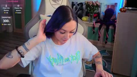 Ariel online show from November 29, 4:09 am