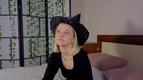 Snapshot of savannahshor chatting on October 19, 8:57 pm savannahshor online show from October 19, 8:57 pm