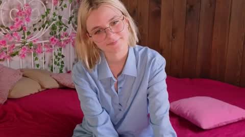 Snapshot of savannahshor chatting on October 10, 9:26 am savannahshor online show from October 10, 9:26 am