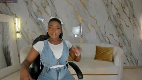 S a v a n n a h  online show from March 15, 5:16 pm