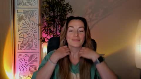 save the qween online show from February 16, 8:01 am