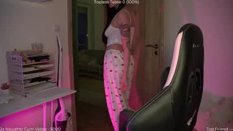 Naomi online show from March 27, 5:25 pm