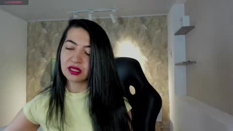 Saya Amaretto  online show from November 17, 7:16 pm