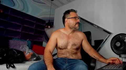 Snapshot of sbastone_muscle chatting on January 29, 7:53 pm sebastian muscleman daddy the better latin lover online show from January 29, 7:53 pm
