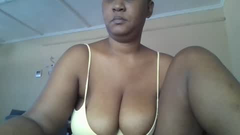 Snapshot of scarlet_25142359 chatting on September 19, 8:40 am scarlet_25142359 online show from September 19, 8:40 am