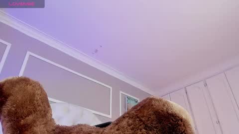 scarlet hill online show from December 21, 2:14 pm