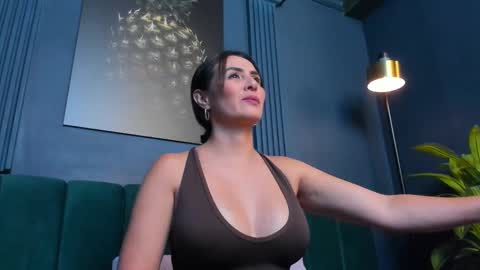 Scarlet Edwars online show from October 15, 8:31 pm