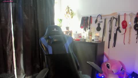 scarlet taylor kennedy online show from February 6, 8:45 pm