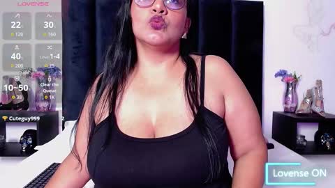 Snapshot of scarlet_ray_ chatting on October 6, 2:35 pm Scarlet Ray online show from October 6, 2:35 pm