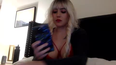 scarlet whisper online show from December 7, 4:04 am