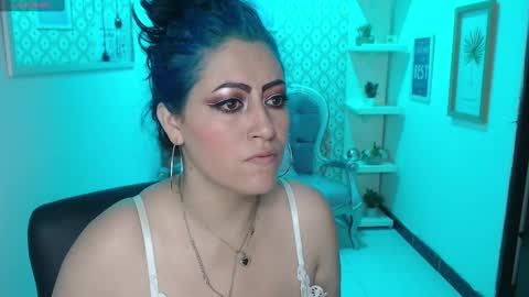 Snapshot of scarleth_bluee chatting on March 5, 2:57 am Scarleth online show from March 5, 2:57 am