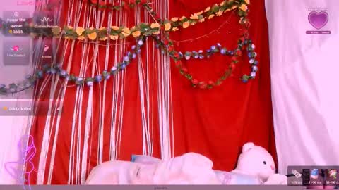 Snapshot of scarlethh_hott chatting on October 8, 10:32 am scarlethh hott online show from October 8, 10:32 am