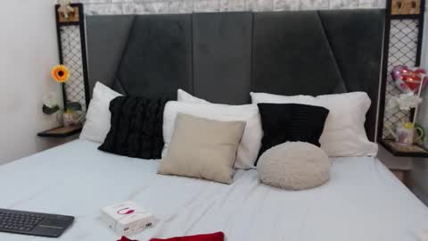 scarlet  online show from October 23, 2:07 pm