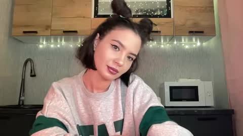 scarletpetal online show from December 21, 12:00 pm